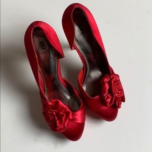 Bakers bloom red flower heels, size 9